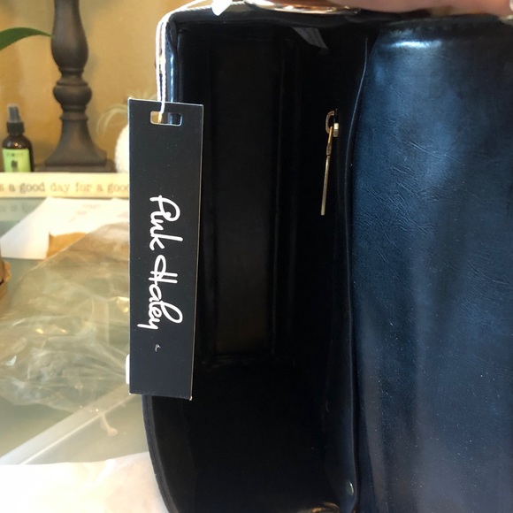 ‼️LAST ONE ‼️Vintage inspired black bag - Picture 4 of 4